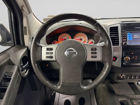 Used 2015 Nissan Xterra PRO-4X w/ Pro-4x Leather Package AWD/4WD image 18
