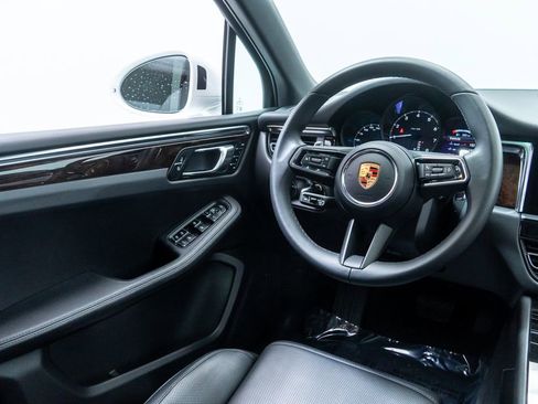 Certified 2026 Porsche Macan AWD/4WD image 33
