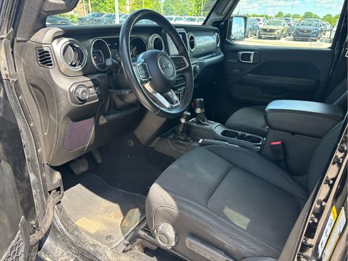 Used 2019 Jeep Wrangler Unlimited Sahara AWD/4WD image 6