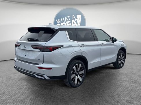New 2026 Mitsubishi Outlander AWD image 3