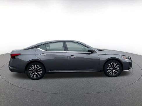 Used 2025 Nissan Altima 2.5 SV FWD image 16