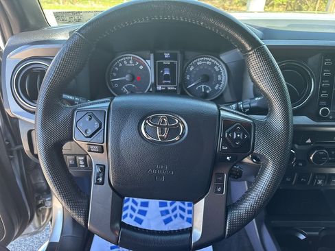 Used 2023 Toyota Tacoma TRD Off-Road w/ Technology Package AWD/4WD image 16