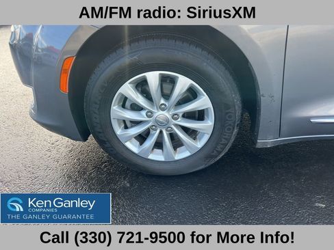 Used 2018 Chrysler Pacifica Touring-L image 16