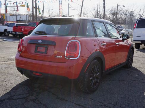 Used 2019 MINI Cooper 4-Door Hardtop image 8