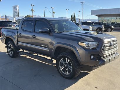 Used 2017 Toyota Tacoma TRD Sport w/ Tow Package (A/T)