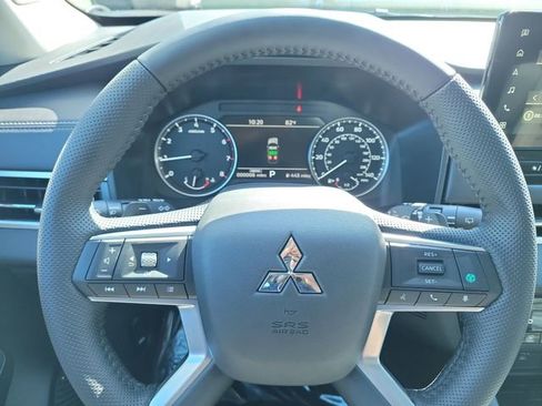 New 2026 Mitsubishi Outlander SE image 23