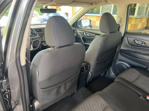 Used 2018 Nissan Rogue SV w/ Sun & Sound Touring Package AWD/4WD image 10
