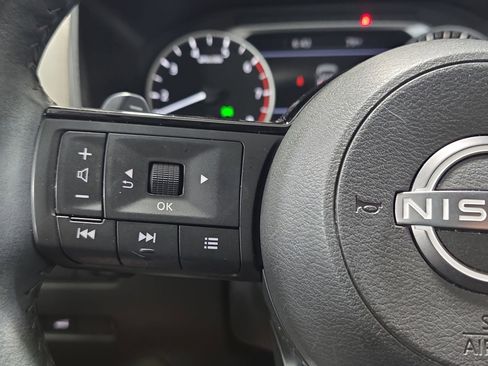 Used 2023 Nissan Rogue SL w/ SL Premium Package FWD image 17