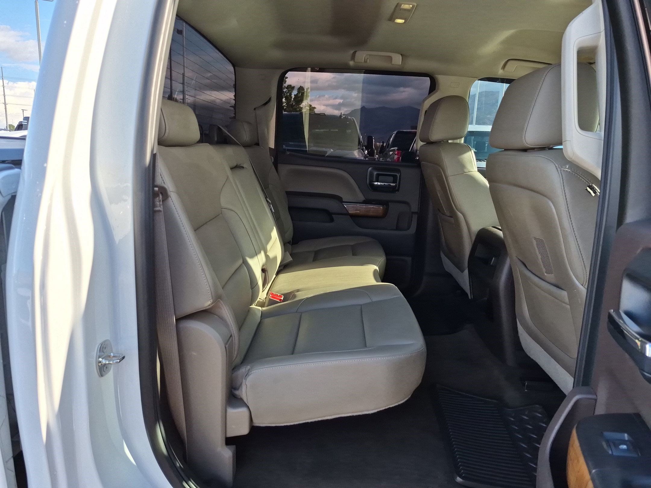 Used 2015 GMC Sierra 2500 SLT w/ Duramax Plus Package AWD/4WD image 28