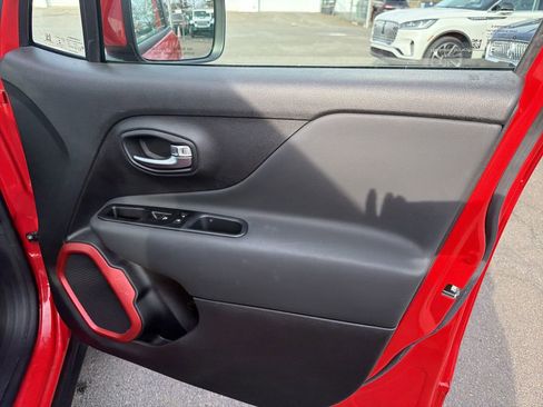 Used 2022 Jeep Renegade Latitude w/ Sun/Sound Group image 14