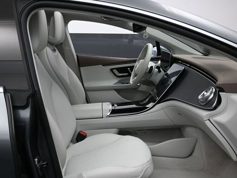 Used 2023 Mercedes-Benz EQE 350+ 4MATIC Sedan image 35