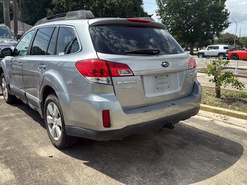 Used 2010 Subaru Outback 2.5i Premium AWD/4WD image 6