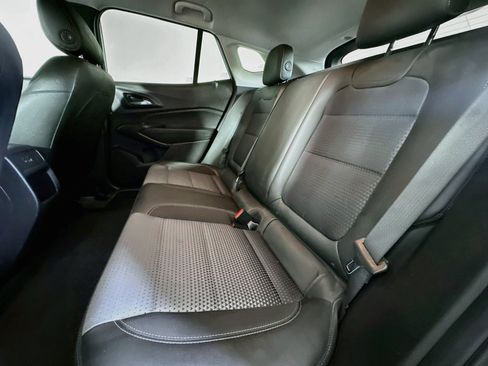 Used 2025 Chevrolet Trax LT FWD image 25