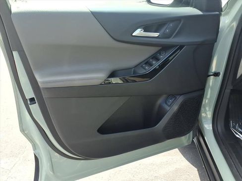 Used 2025 Chevrolet Equinox LT w/ Convenience Package II FWD image 17
