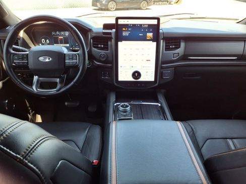 Used 2023 Ford Expedition Platinum RWD image 9