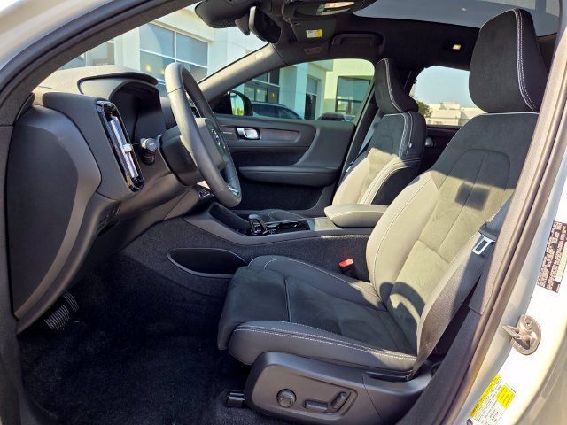 Certified 2023 Volvo C40 P8 Recharge Ultimate AWD/4WD image 9