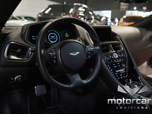 Used 2018 Aston Martin DB11 Coupe image 31