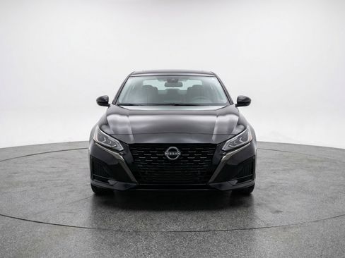 Used 2025 Nissan Altima 2.5 SV image 2