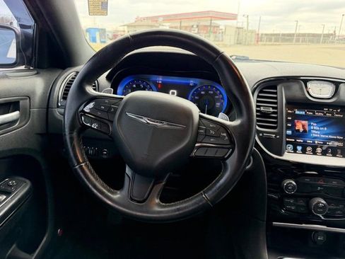 Used 2016 Chrysler 300 S RWD image 9