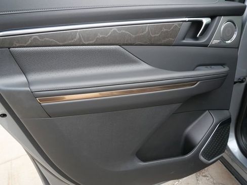 Used 2025 Buick Enclave Avenir image 15