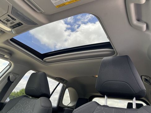 Used 2020 Toyota RAV4 XLE w/ Convenience Package AWD/4WD image 10