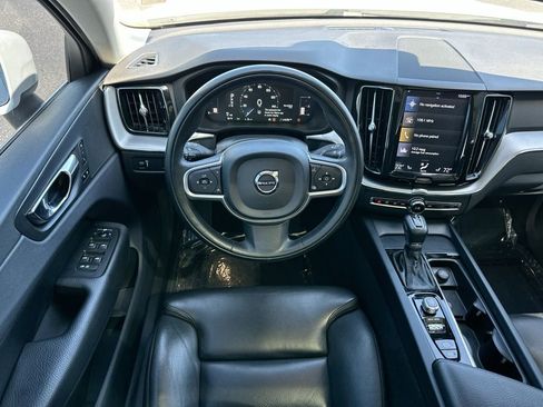 Used 2019 Volvo XC60 T5 Momentum w/ Premium Package image 22
