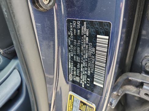 Used 2020 Hyundai Venue FWD image 21