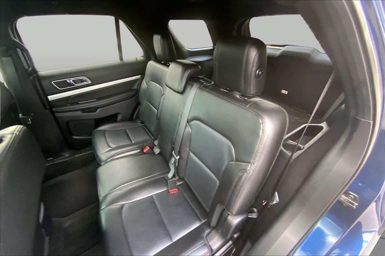 Used 2016 Ford Explorer XLT w/ Equipment Group 202A AWD/4WD image 21