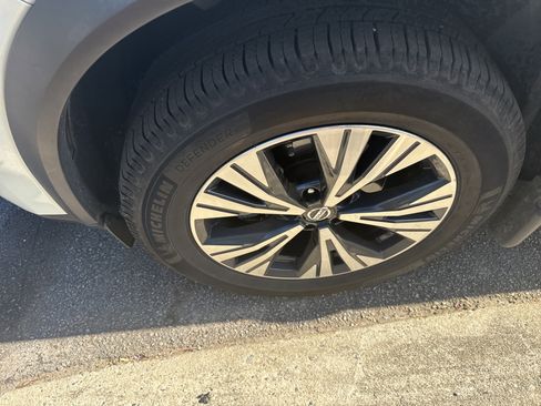 Used 2021 Nissan Rogue SV w/ Premium Package FWD image 11