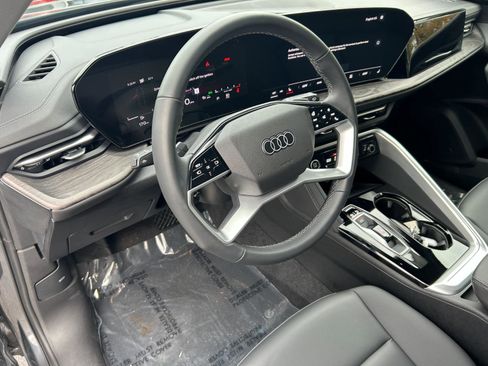 Certified 2025 Audi Q5 Premium w/ Convenience Package image 18