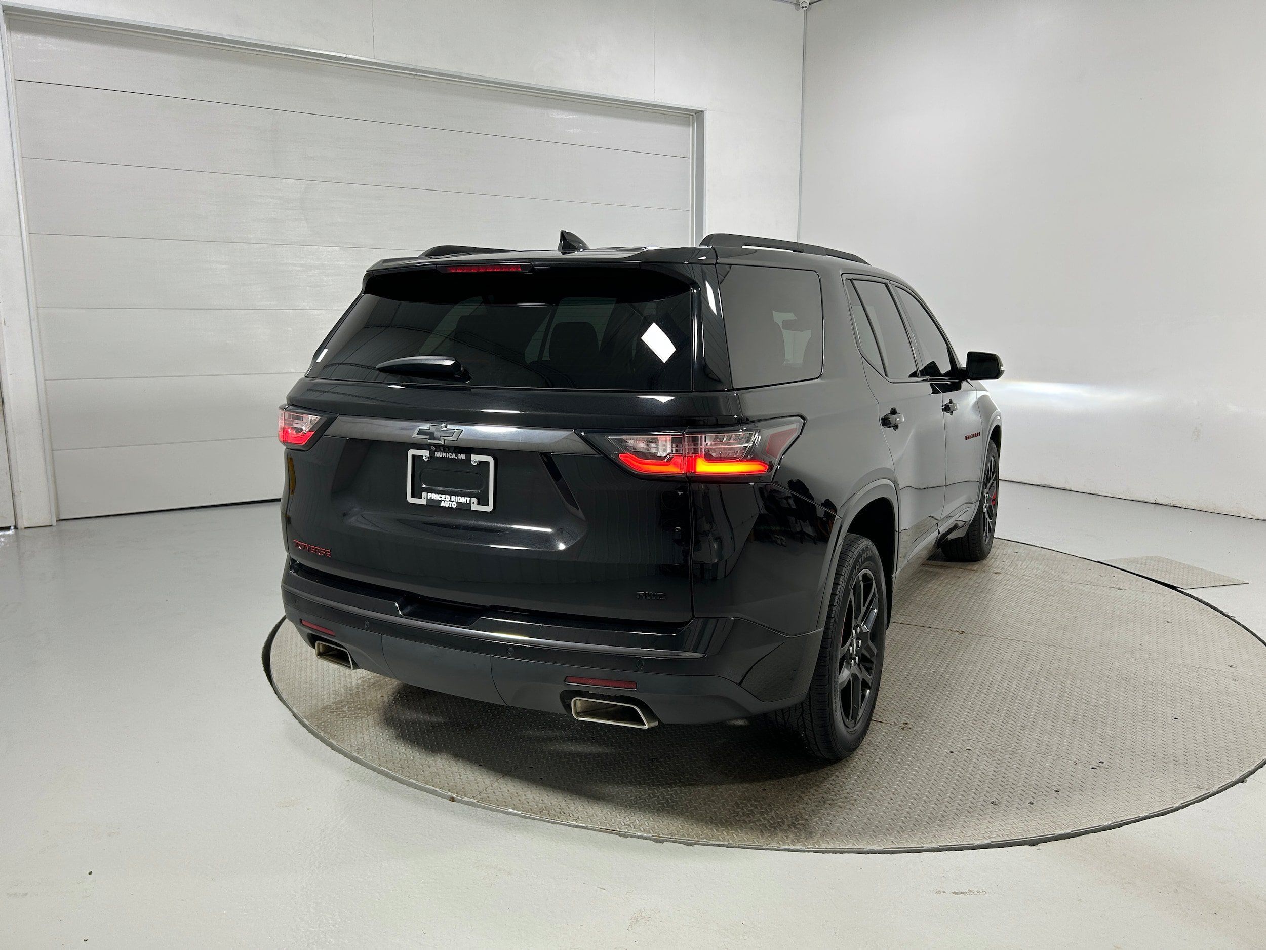 Used 2021 Chevrolet Traverse Premier w/ Redline Edition AWD/4WD image 40