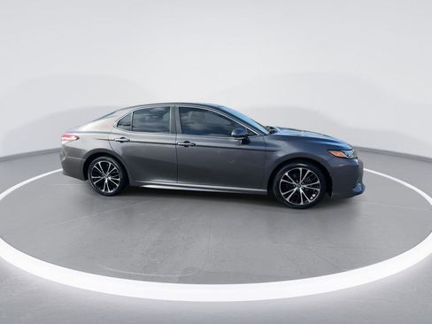 Used 2020 Toyota Camry SE image 9
