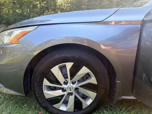 Used 2019 Nissan Altima 2.5 S FWD image 32