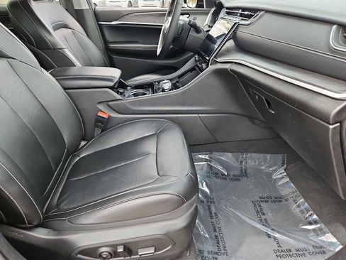 Used 2023 Jeep Grand Cherokee Limited image 21