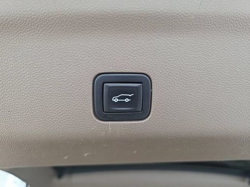 Used 2023 GMC Yukon XL Denali AWD/4WD image 31