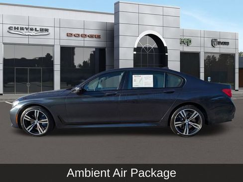 Used 2017 BMW 750i image 7