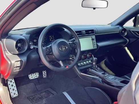 Used 2025 Toyota GR86 Premium RWD image 9