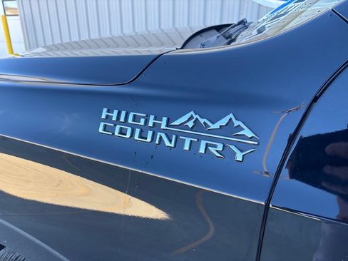 Used 2021 Chevrolet Suburban High Country w/ Premium Package AWD/4WD image 10