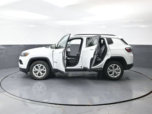 Used 2024 Jeep Compass Latitude AWD/4WD image 57