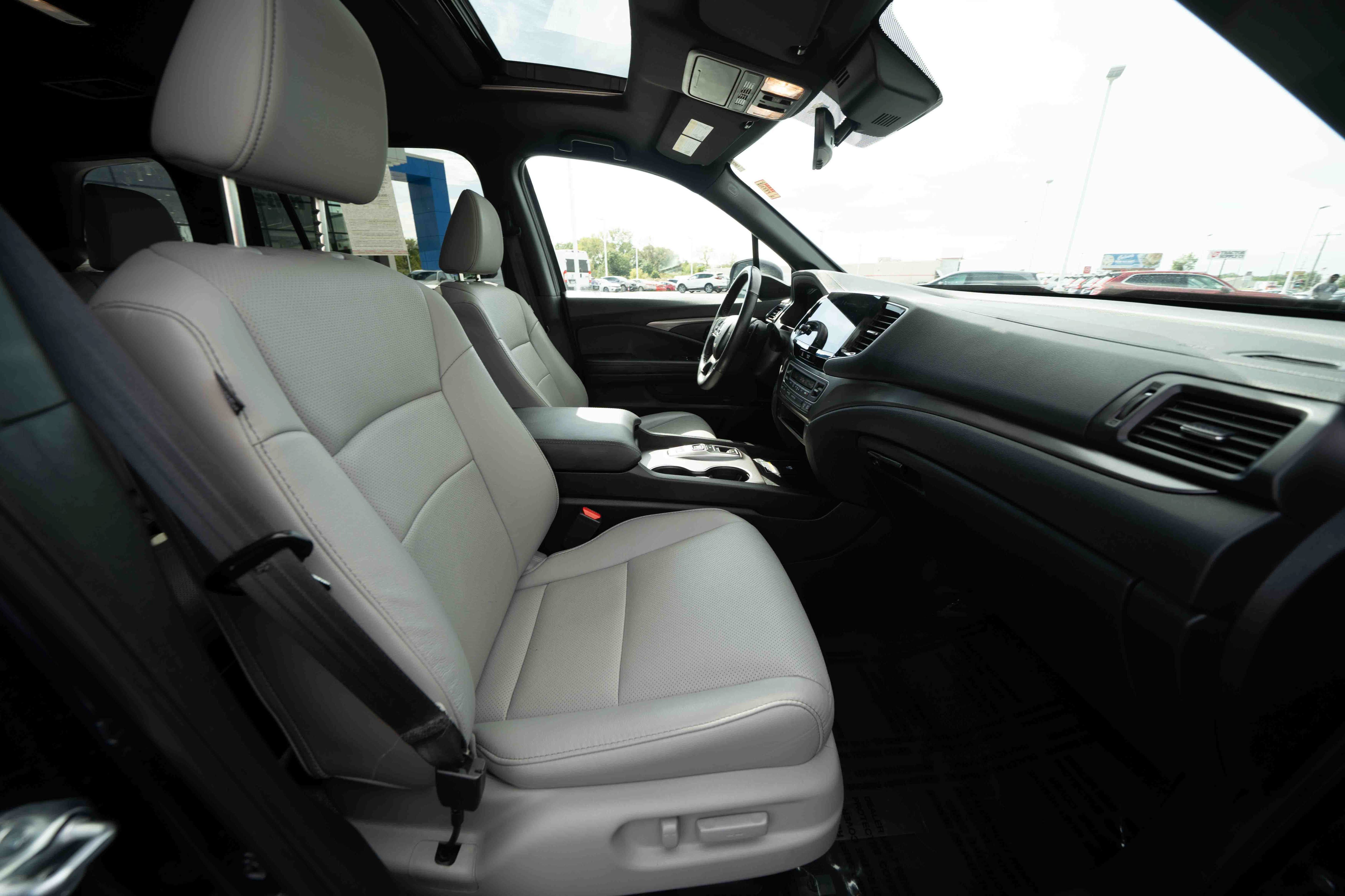 Used 2025 Honda Passport EX-L image 27