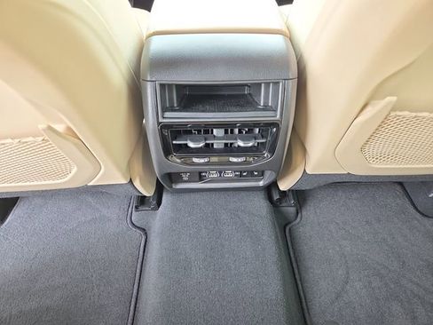 Used 2023 Jeep Grand Cherokee Limited image 12