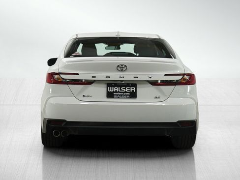 Used 2025 Toyota Camry SE image 4