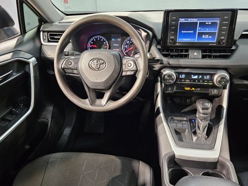 Used 2021 Toyota RAV4 XLE FWD image 9