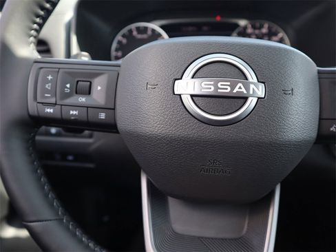 Certified 2025 Nissan Rogue SV image 22