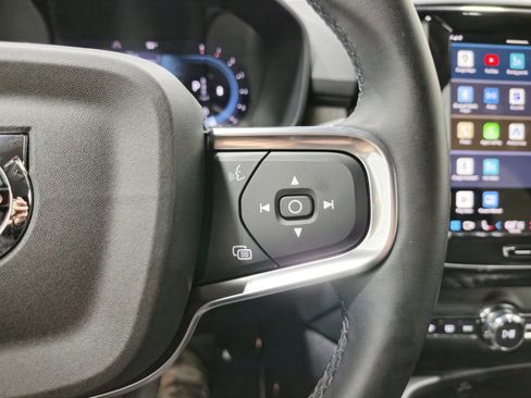 Used 2024 Volvo XC40 B5 Core image 36