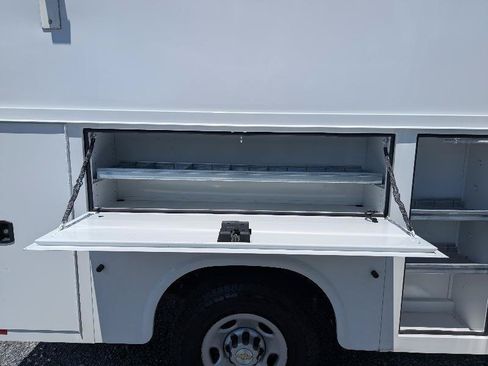 Used 2023 Chevrolet Express 3500 w/ Power Convenience Package RWD image 16