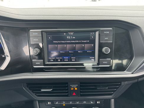 Used 2024 Volkswagen Jetta SE w/ Panoramic Sunroof Package image 21