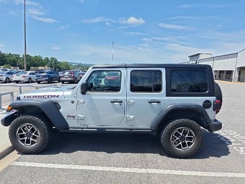 Used 2024 Jeep Wrangler Unlimited Rubicon w/ Technology Group AWD/4WD image 5
