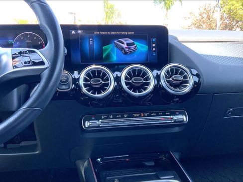 Used 2025 Mercedes-Benz GLA 250 image 32