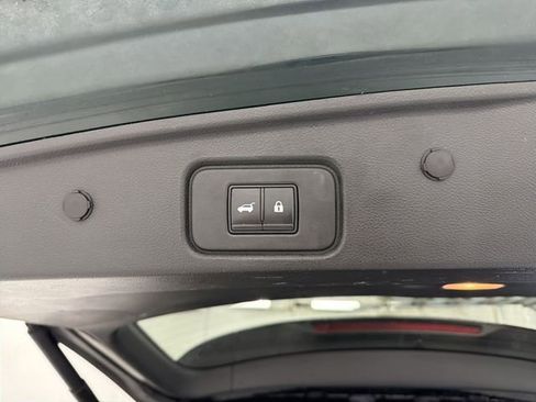 Used 2022 Nissan Pathfinder SL w/ SL Black Package image 16